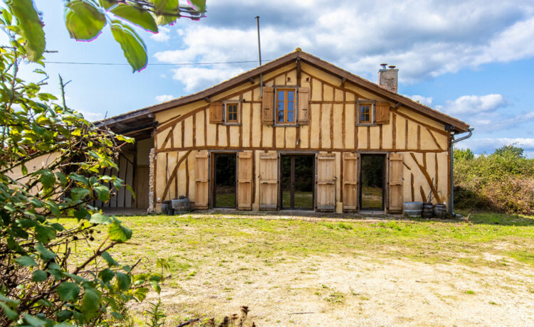 Maison ancienne, rénovée, dans cadre paisible ! 1